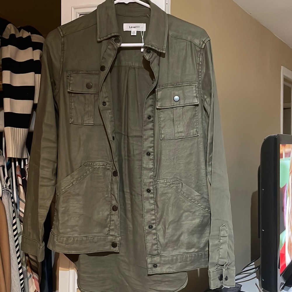 Level99 army green shirt jacket